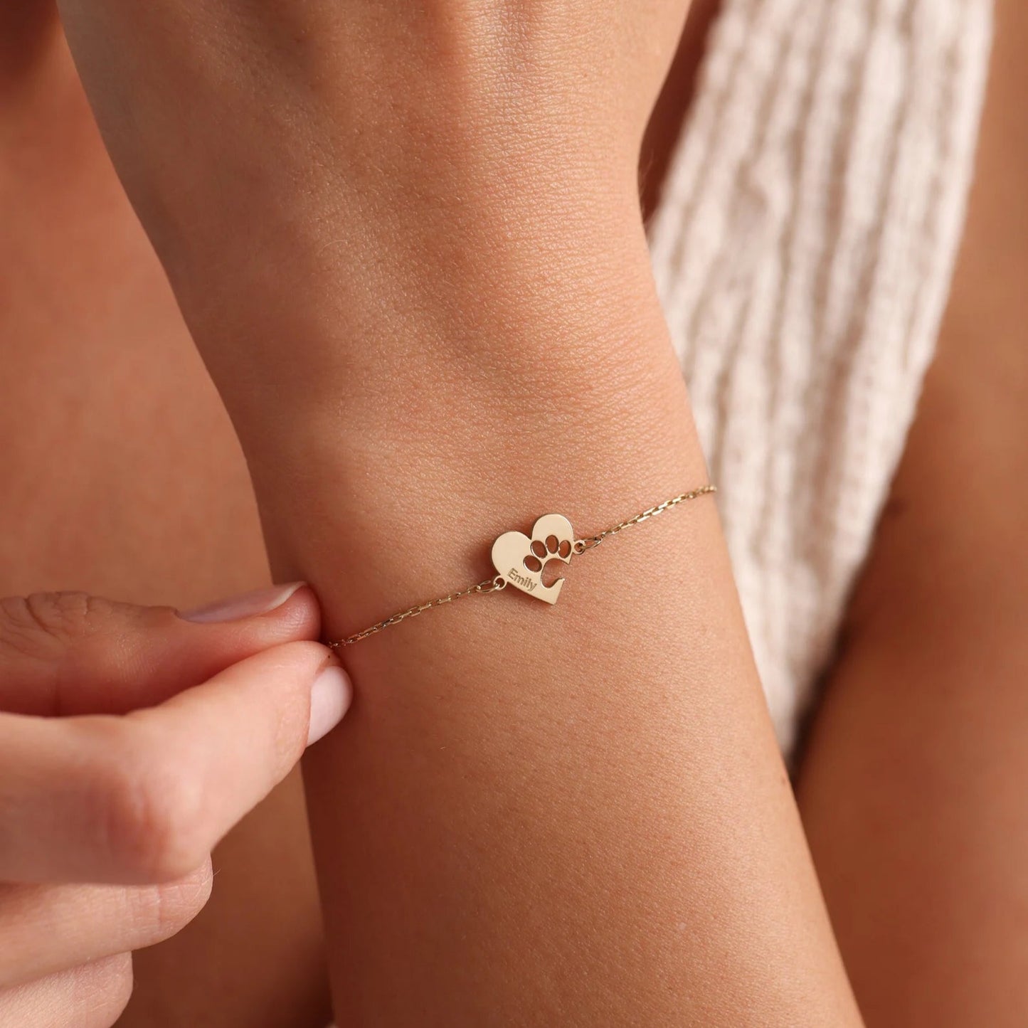 Bracelet personnalisé avec patte sur cœur et nom