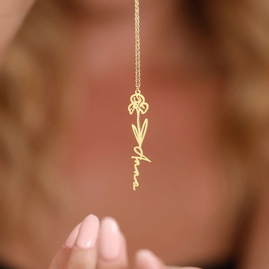 Collier personnalisé avec fleur de naissance et nom