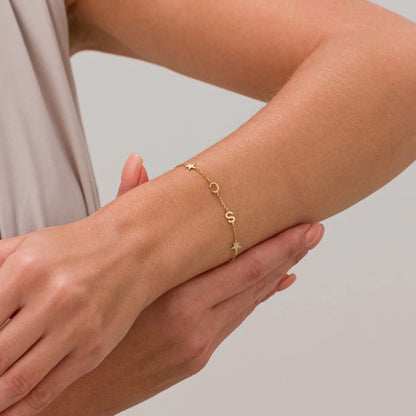 Bracelet personnalisé avec initiales latérales