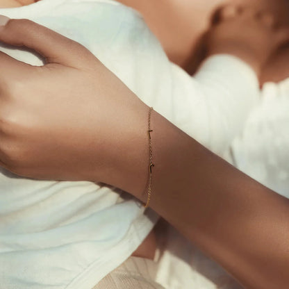 Bracelet personnalisé avec initiales latérales