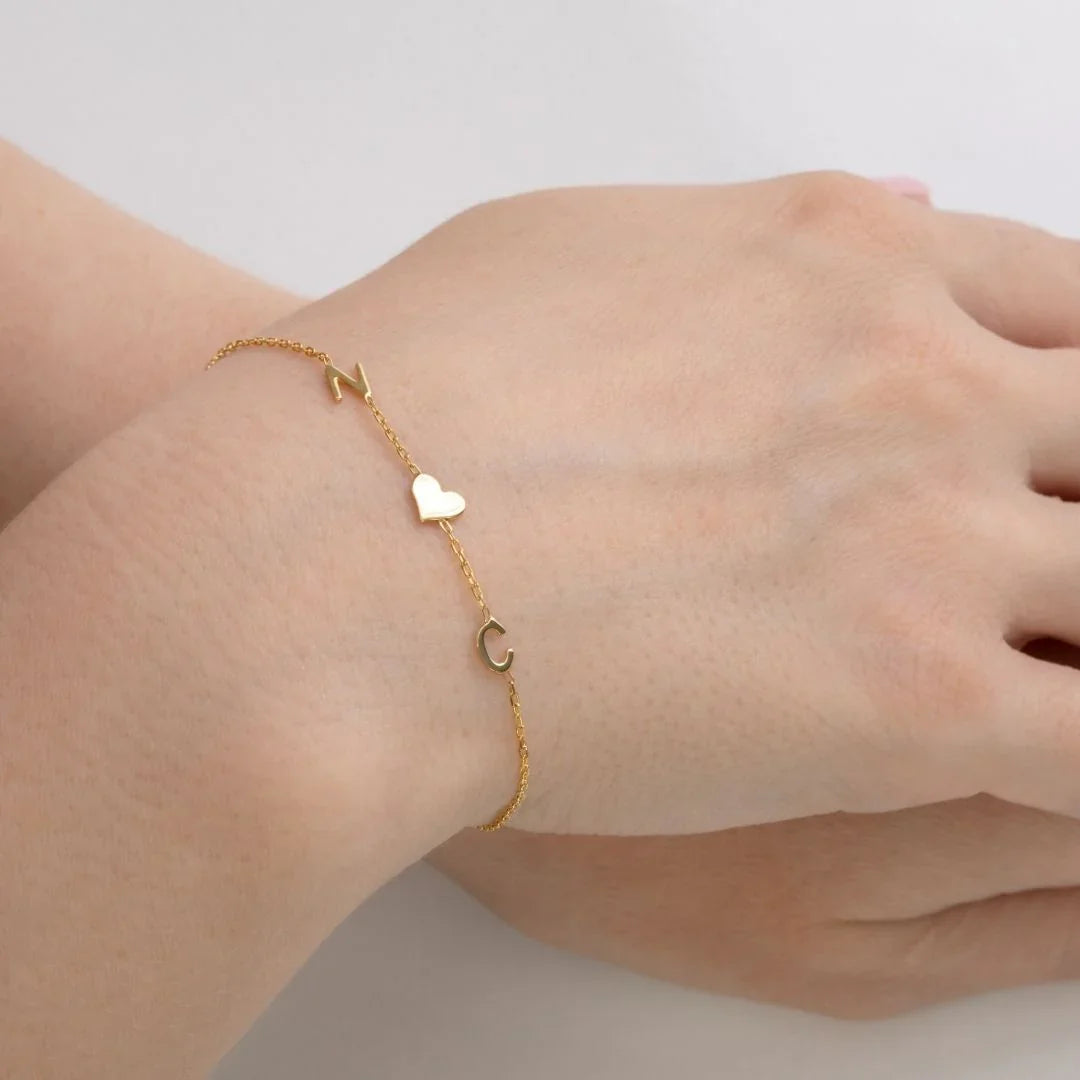 Bracelet personnalisé avec initiales latérales